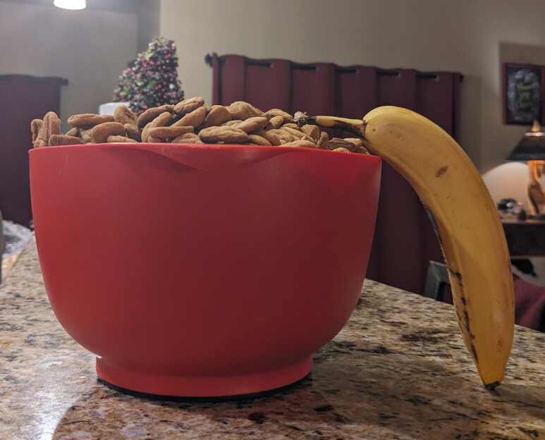 peppernut bowl, banana for scale